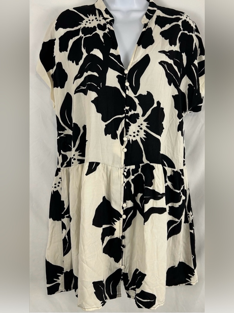 H&M Black & White Floral Button-Front Women’s Top